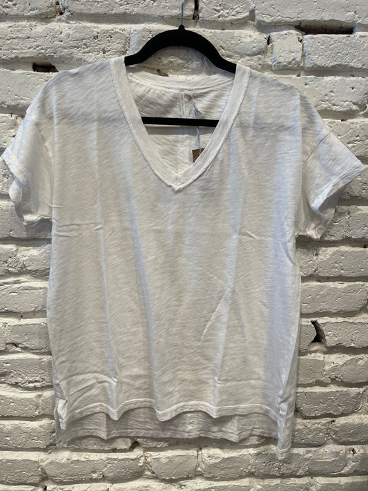 BOBBY BOYFRIEND V NECK WHITE SAND