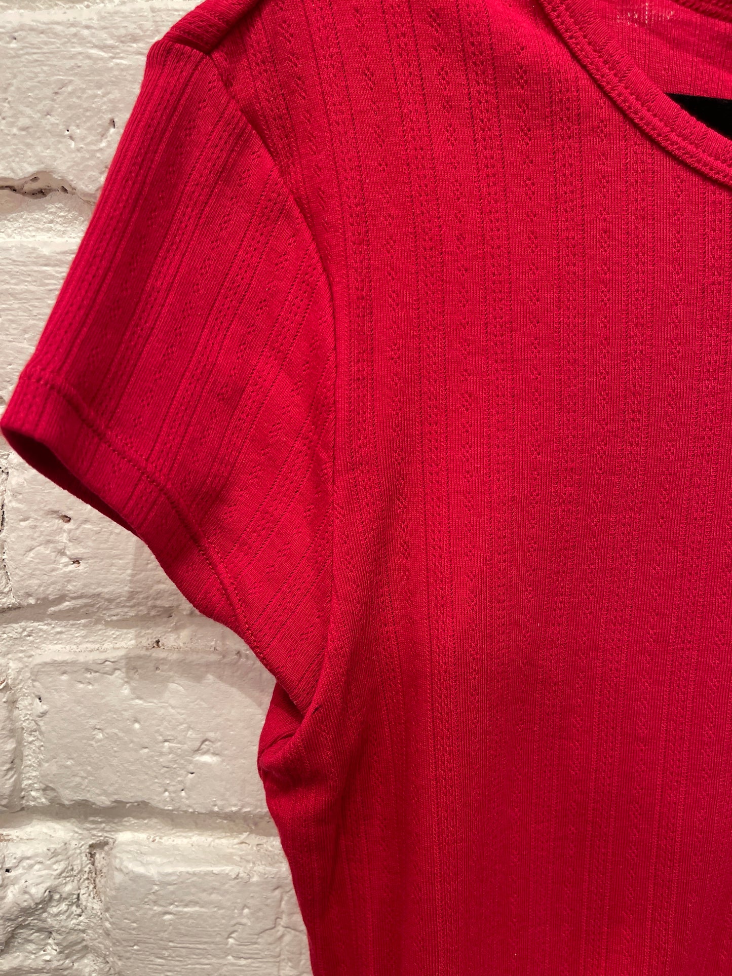 WAIT A MINUTE BABY TEE / LIPSTICK RED