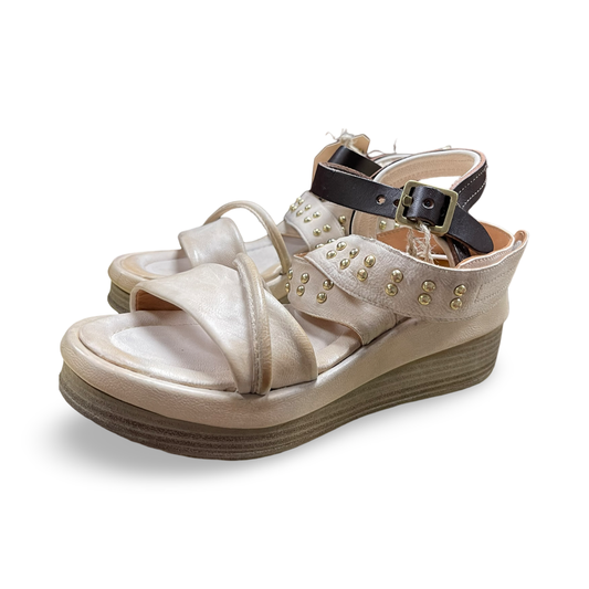 SHILOH BEIGE