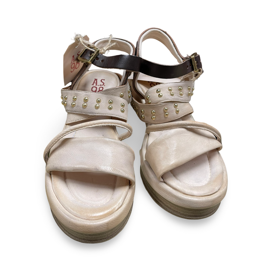 SHILOH BEIGE